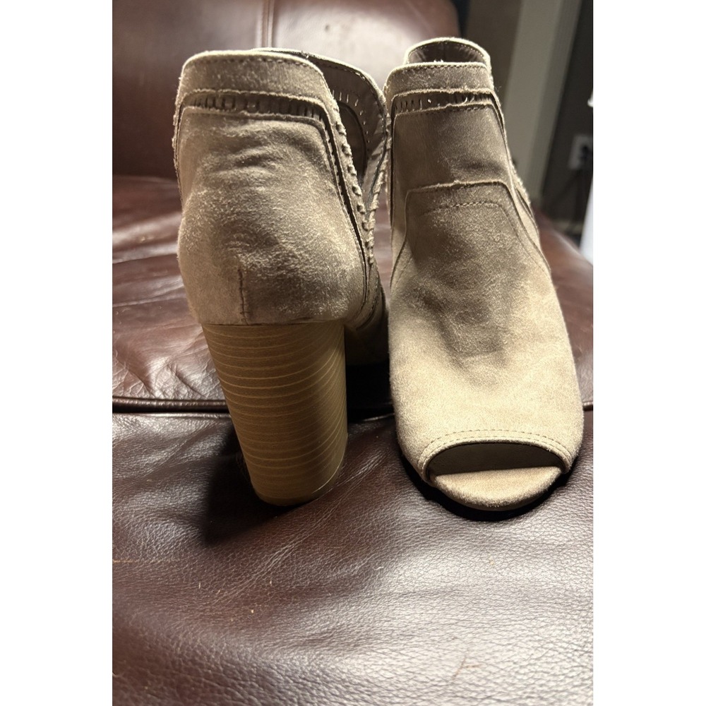 Fergalicious Womens Harvey Stacked Heel Peep Toe Booties Taupe Size 8.5